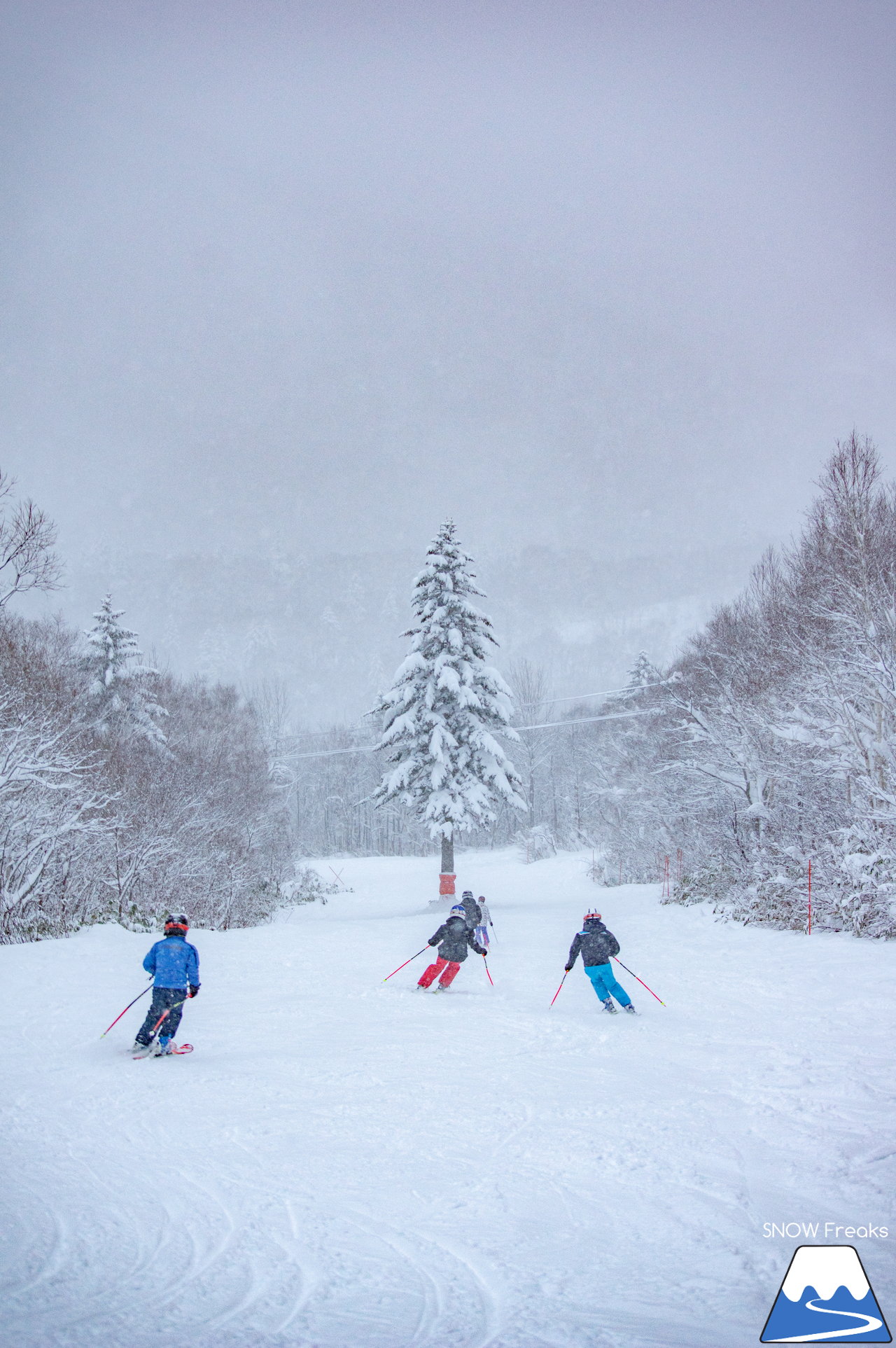 札幌国際スキー場｜待ちに待った天然雪がたっぷり！ふかふかの粉雪と戯れる、贅沢な2021-2022ウィンターシーズン『初滑り』☆